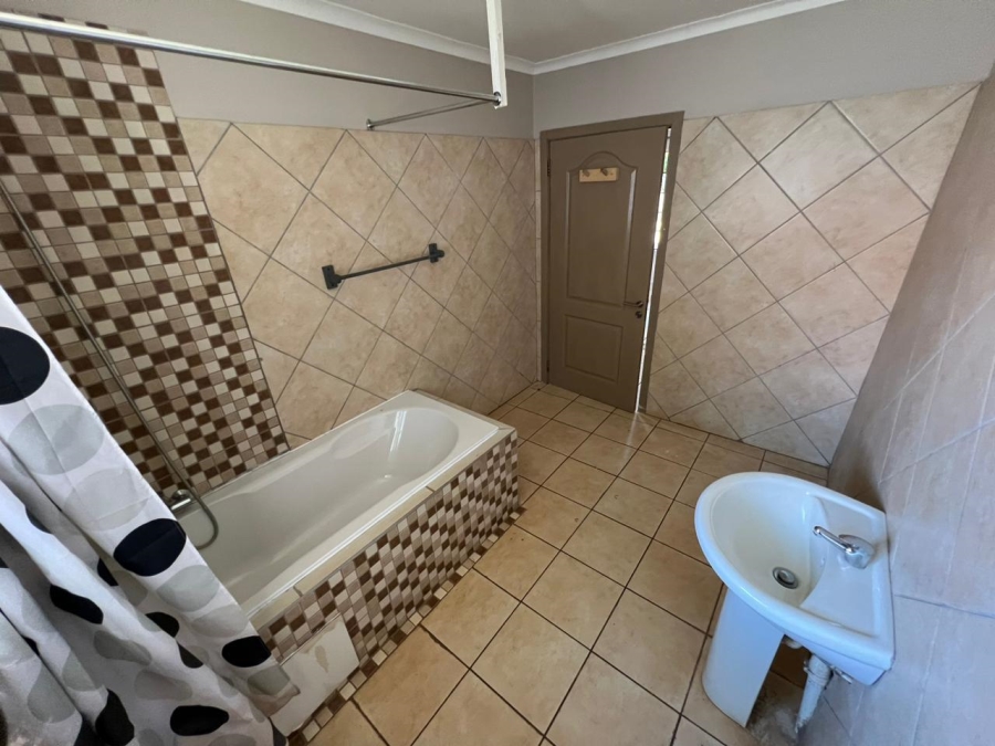 To Let 2 Bedroom Property for Rent in Melodie North West